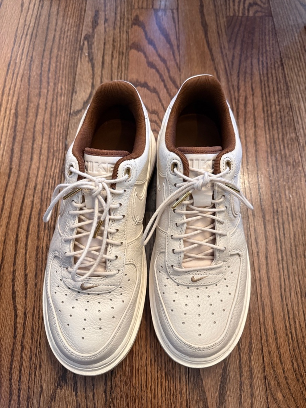 Nike Men’s Low-Top Sneakers in Cream with Brown Accents